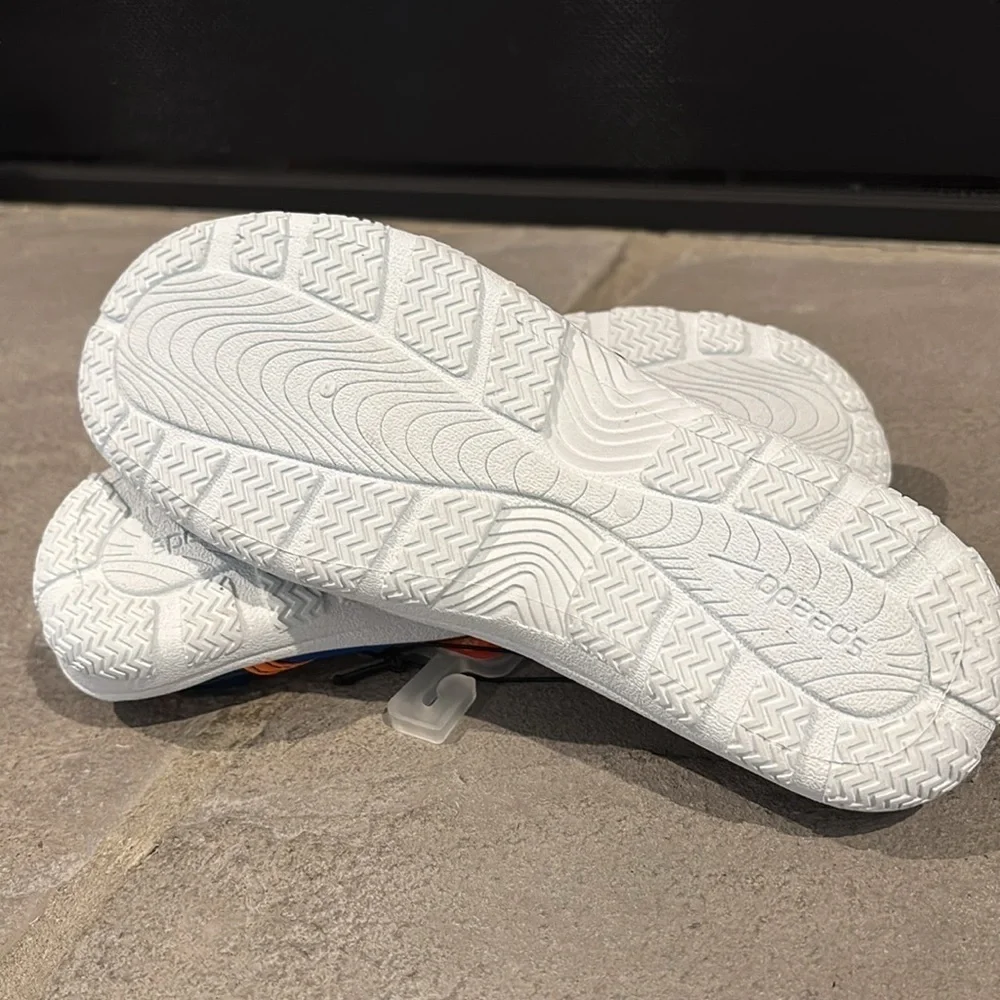 Speedo Surf Walker water shoes, mesh upper,bungee secure,pull tab,grippy sole